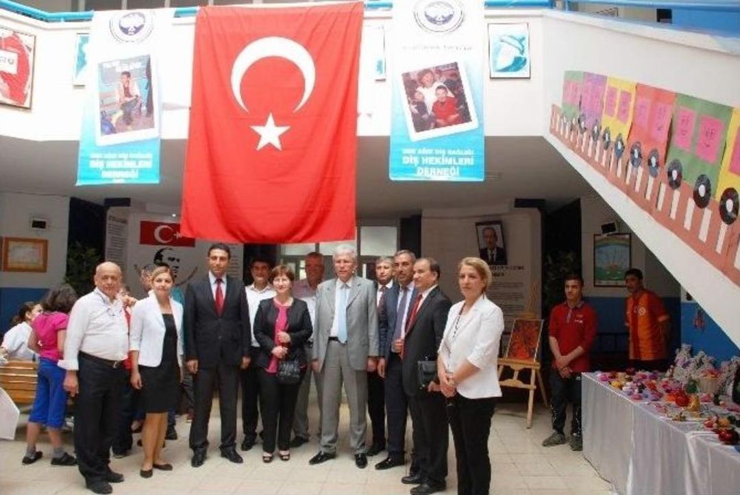 Otizmli &Ccedil;ocukların Ağız Ve Diş Tedavilerine Başlandı