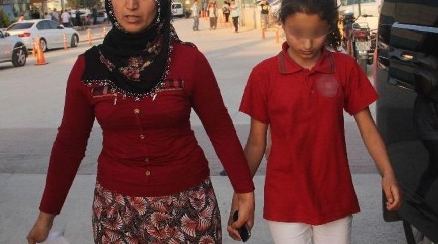 Kadın &Ouml;ğretmenin &Ouml;ğrencisini Darp Ettiği İddiası