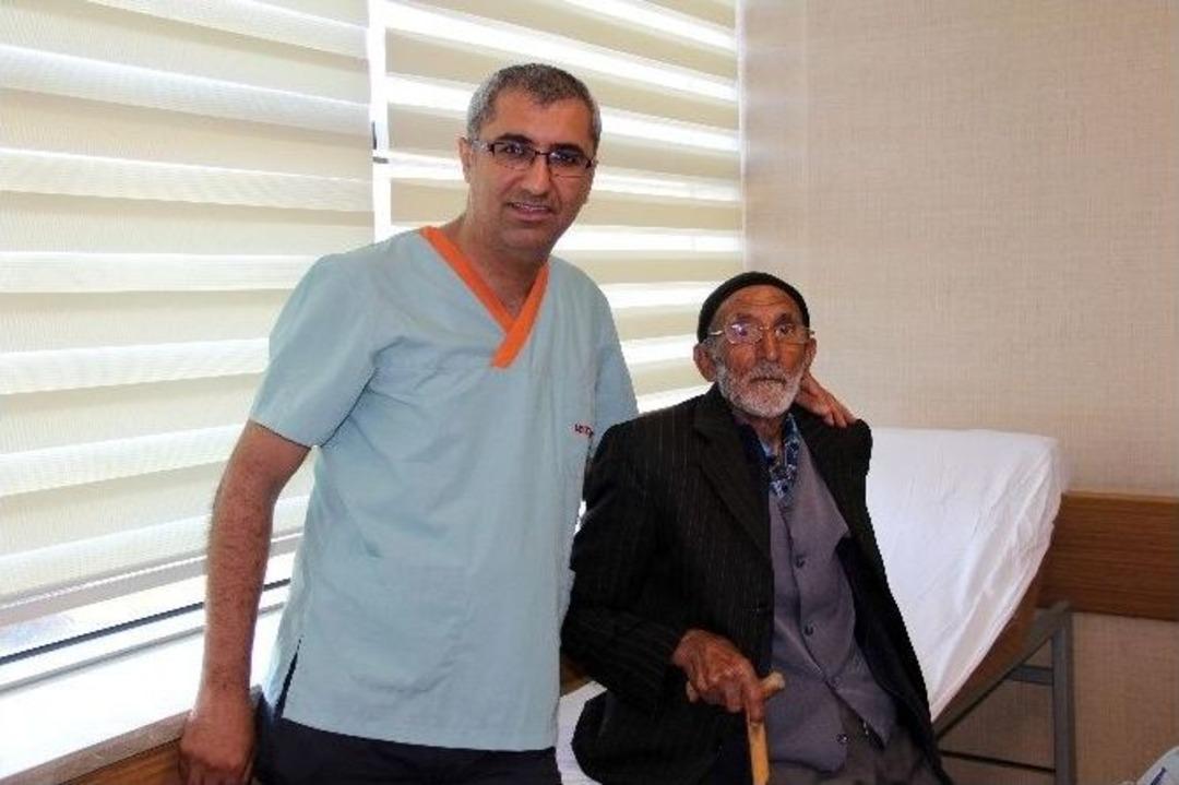 86 Yaşında Takılan Kalıcı Kalp Pili İle Hayata Tutundu