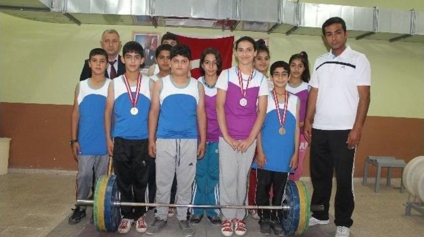 Şehit Zafer Oluk Ortaokulu Halterde T&uuml;rkiye Şampiyonu Oldu