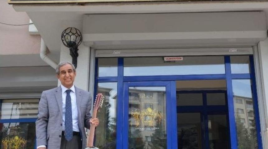 Yarım Asırlık C&uuml;mb&uuml;ş&uuml; Kent Arşivine Hibe Etti