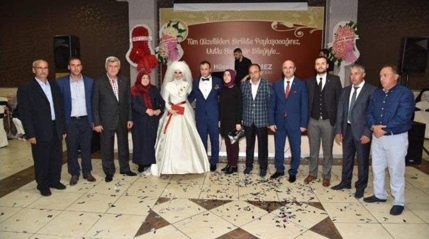 Başkan &Uuml;z&uuml;lmez Yeğenini Evlendirdi