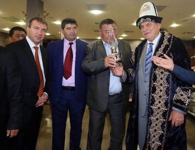 Başkan Karaosmanoğlu Kırgız Heyeti Ağırladı