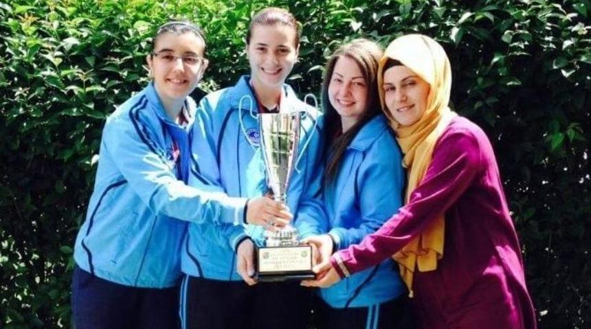 Bayan Masa Tenis&ccedil;iler T&uuml;rkiye &Uuml;&ccedil;&uuml;nc&uuml;s&uuml; Oldu