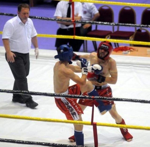 İzmir'de Kick Boks Rüzgarı