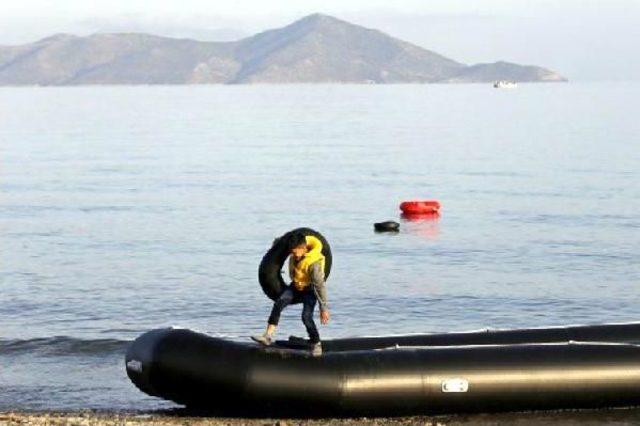 Suriyeli Kaçaklar İstanköy'de Karaya Çıkar Çıkmaz Namaz Kıldı