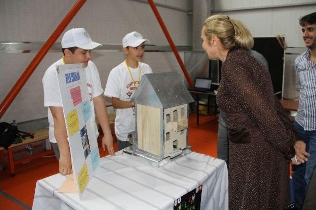 Ak Parti Milletvekili Adayı, Bilim Fuarında &Ccedil;ocukların Projelerine Hayran Kaldı
