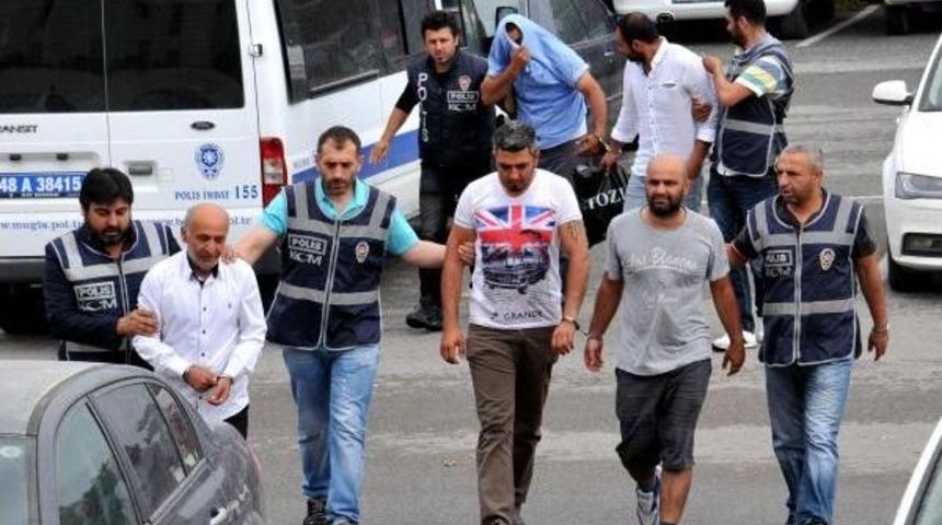 Minib&uuml;s Arıza Yapınca 5 Organizat&ouml;r Ile 15 Ka&ccedil;ak Yakalandı