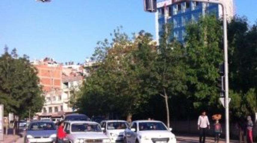 Dilencilerin Yeni Y&ouml;ntemi Kırmızı Işıklar