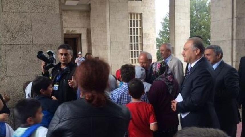 Kılı&ccedil;daroğlu  Tbmm'yi Ziyarete Gelen &Ccedil;ocuklarla Sohbet Etti