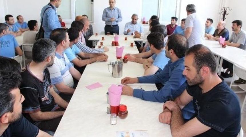 &Ouml;zhan, Esnafla Bir Araya Geldi