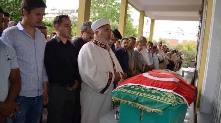 Okulda Kalp Krizi Ge&ccedil;iren &Ouml;ğretmen Hayatını Kaybetti