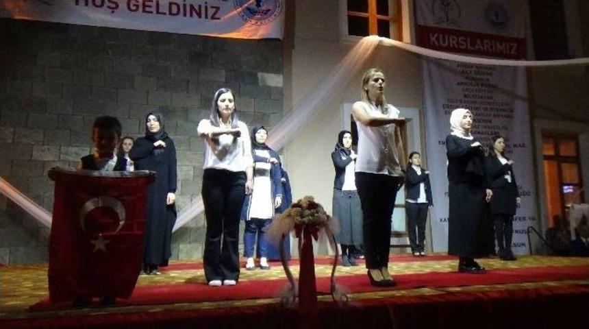 İşaret Diliyle İstiklal Marşı Okudular