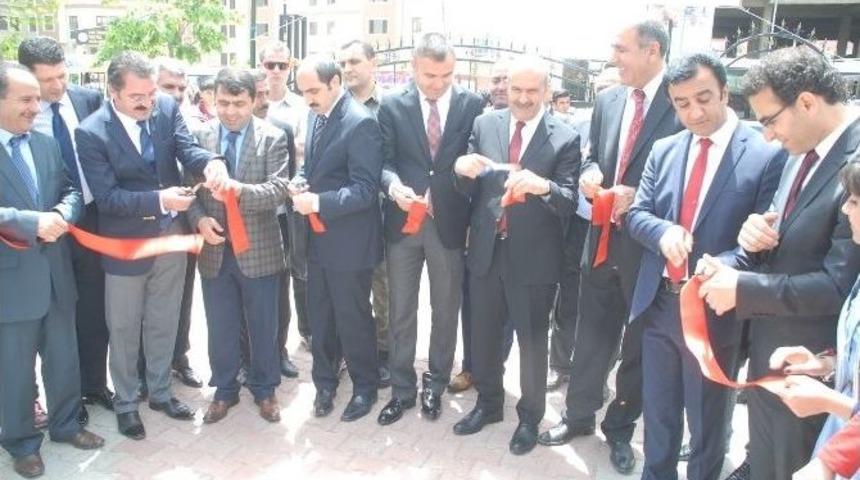 G&uuml;zel Sanatlar Lisesi Sergisine Yoğun İlgi