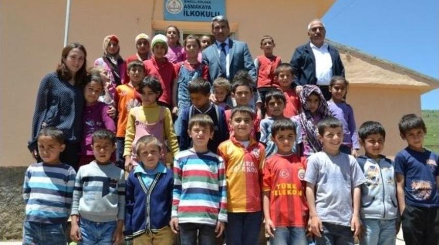 Sarı, K&ouml;y Okullarını İnceledi