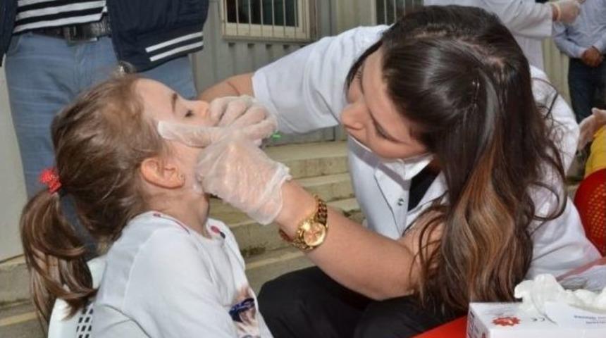 Erzincan&rsquo;da &Ccedil;ocuklara Diş Macunu Ve Diş Fır&ccedil;ası Dağıtıldı