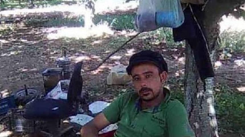 Otomobil Sulama Kanalına U&ccedil;tu, S&uuml;r&uuml;c&uuml;y&uuml; Vatandaşlar Kurtardı (2)