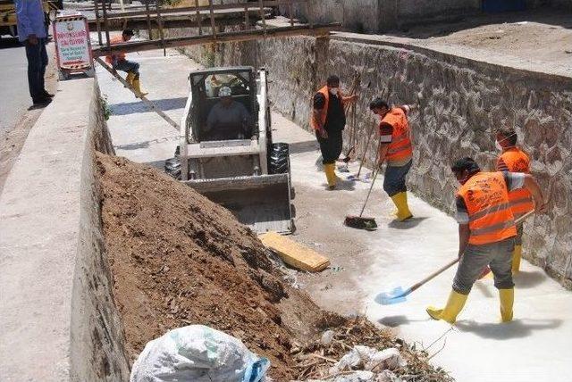 Şanlıurfa’da Dere Temizliği