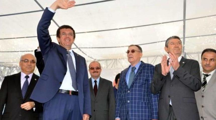 Bakan Zeybekci, Konferans Salonu A&ccedil;ılışında Menderes I&ccedil;in Fatiha Okuttu (3)