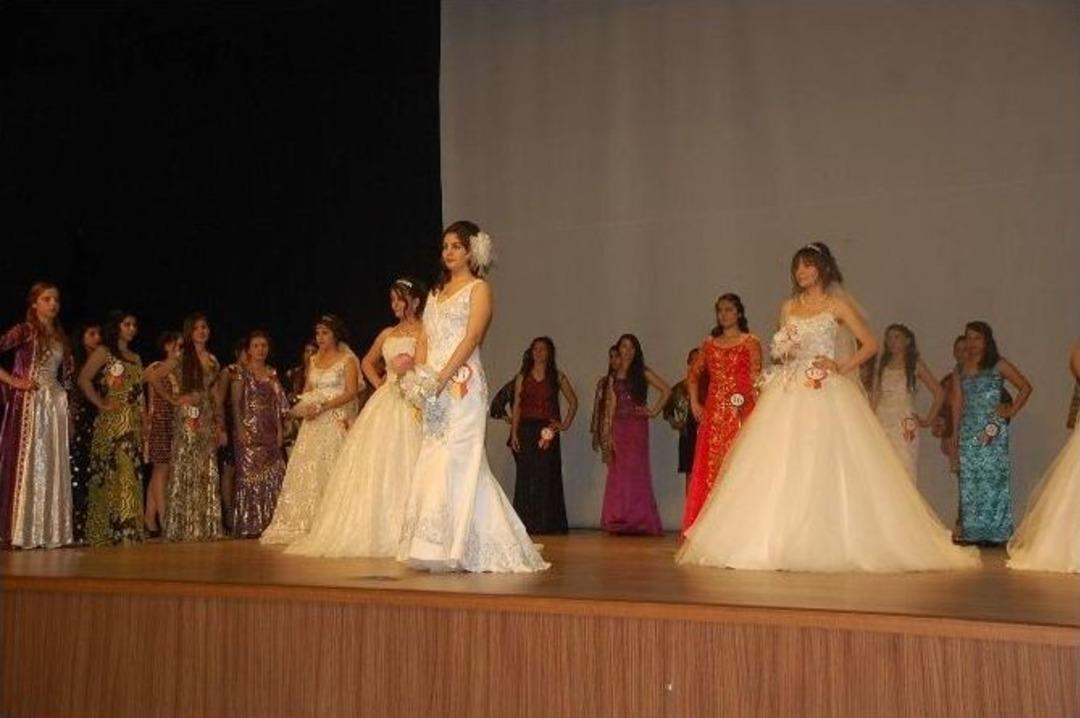 &Ouml;ğrencilerin Kıyafet Defilesi