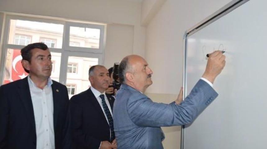 Sağlık Bakanı M&uuml;ezzinoğlu: 27 Mayıs 1960'da Bu Milletin Iradesine Darbe Yapıldı