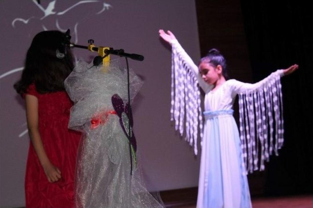 Deva Okulları&rsquo;ndan Anlamlı Şiir Dinletisi