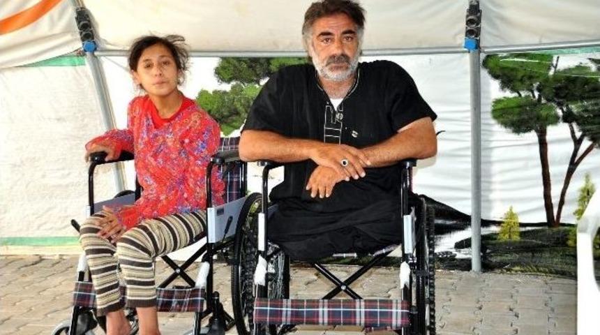 Engelli M&uuml;ltecilere Tekerlekli Sandelye