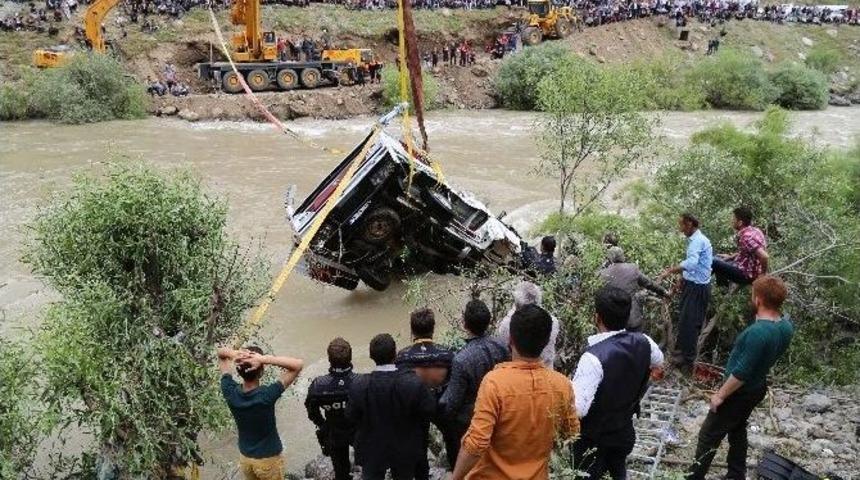 Zap Suyunda Kaybolanları Arama &Ccedil;alışmaları S&uuml;r&uuml;yor