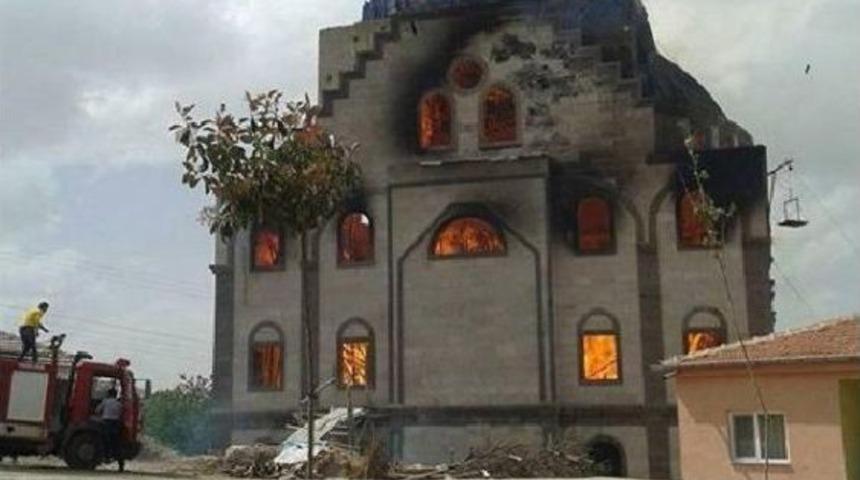 Aksaray'da Cami Yandı