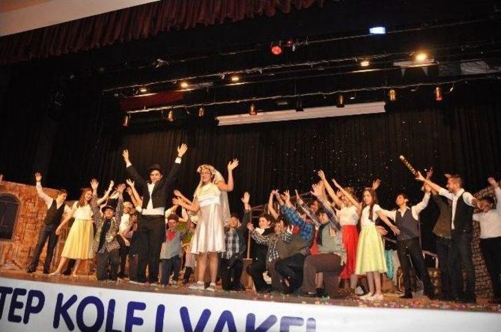 Gkv’liler Oliver Twist Müzikalini Sahneledi G2