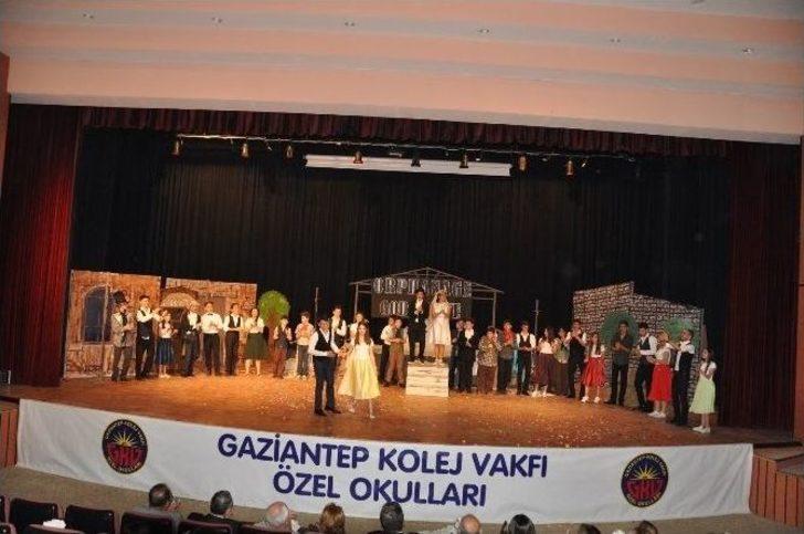 Gkv’liler Oliver Twist Müzikalini Sahneledi G3