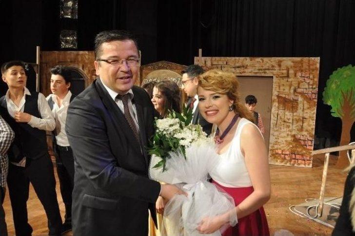 Gkv’liler Oliver Twist Müzikalini Sahneledi G5