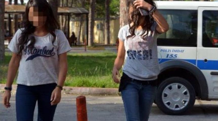 'heyecan Olsun' Diye Hırsızlık Yapan Liseli Kızlar Polise Yakalandı