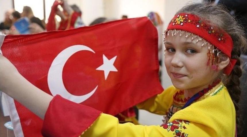 &Ccedil;uvaşistanlı &Ouml;ğrenciler, Başakşehir Belediyesi&rsquo;ni Ziyaret Etti