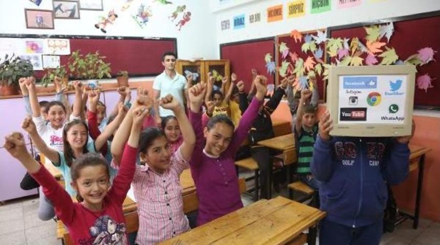 Sosyal Medya Bağımlılığına Karşı 'monit&ouml;r Kafa' Filmi