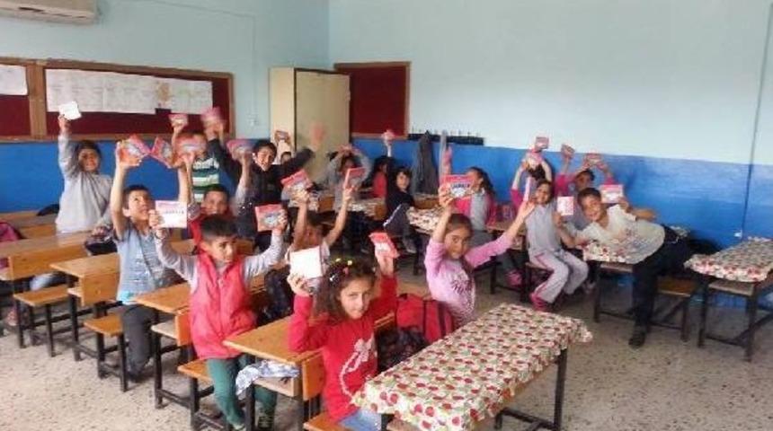 Anadolu Efes'in "bir Kitap Da Sen Getir" Kampanyasında Toplanan Kitaplar Okullara Ulaştırıldı