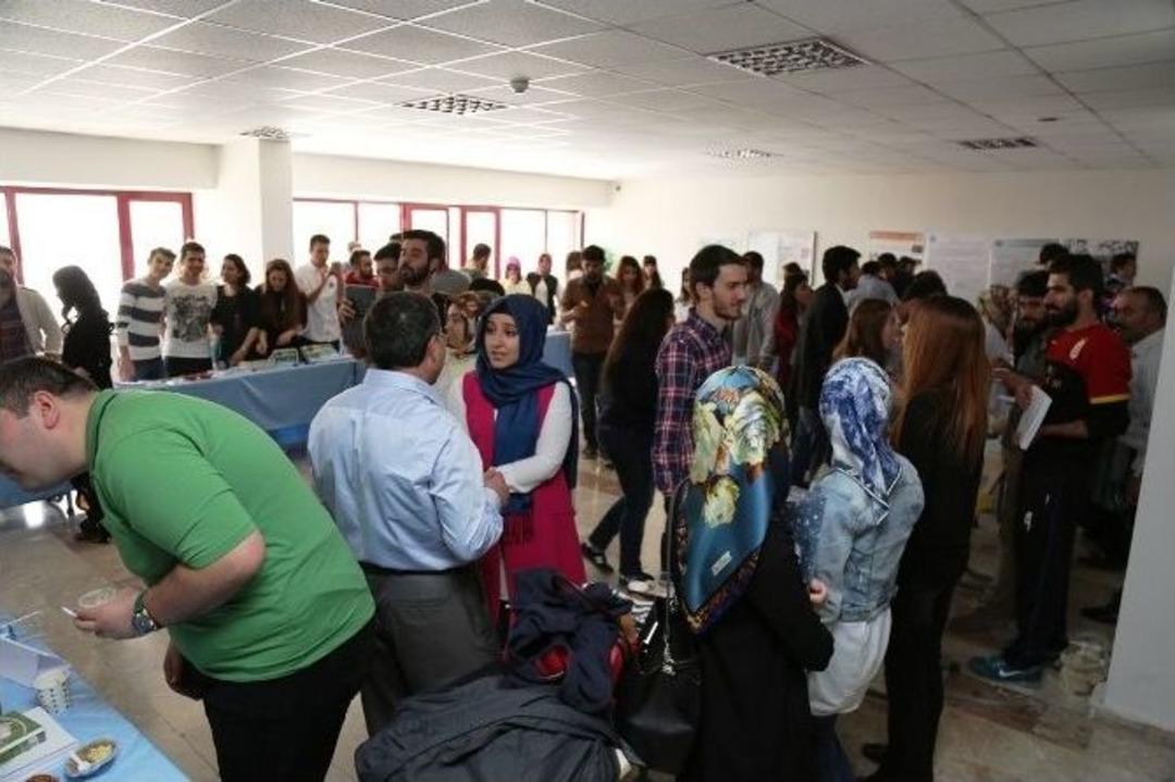 Gıda M&uuml;hendisliği &Ouml;ğrencilerinin Yeni &Uuml;r&uuml;nleri G&ouml;r&uuml;c&uuml;ye &Ccedil;ıktı