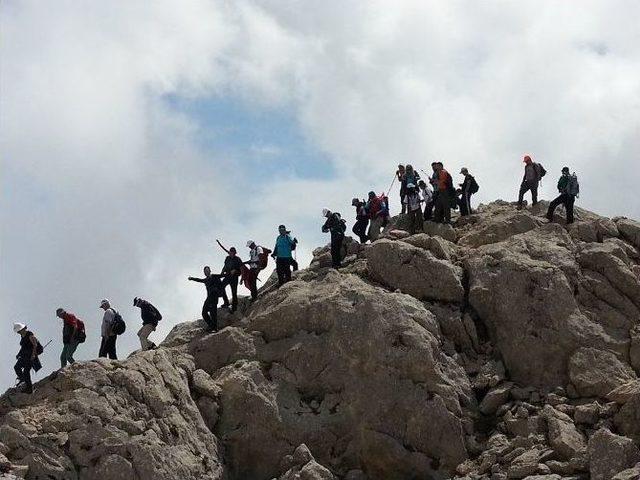 Prodoss Yaşar Kemal Anısına Ağca Dağına Tırmandı