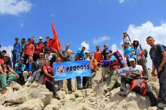 Prodoss Yaşar Kemal Anısına Ağca Dağına Tırmandı