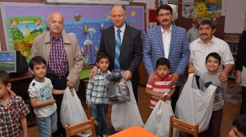 Şehzadeler&rsquo;den 5 Bin &Ouml;ğrenciye Karne Hediyesi