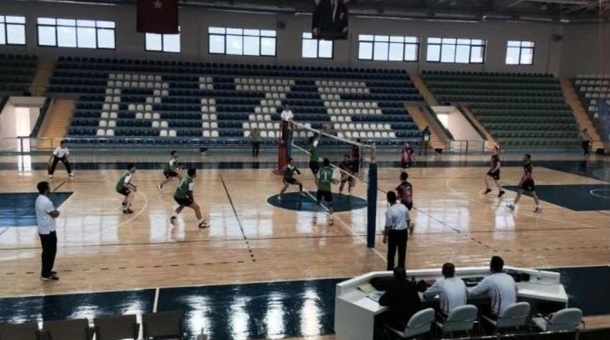 Voleybol Gen&ccedil;ler Yarı Final M&uuml;sabakaları Sona Erdi