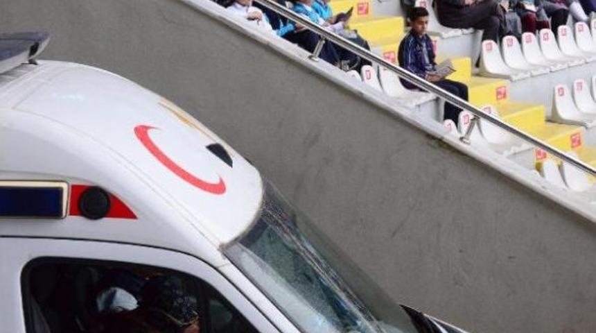 10 Bin Ortaokul &Ouml;ğrencisi Stadyumda Kitap Okudu