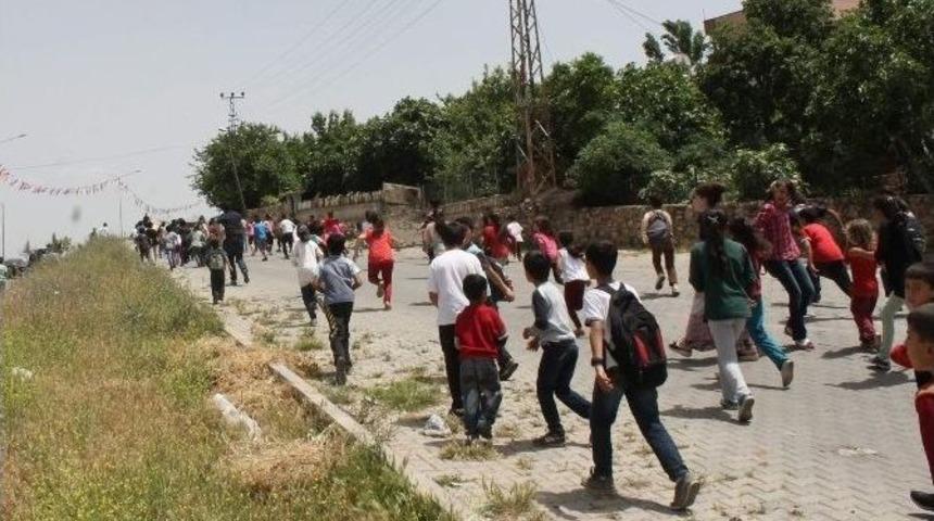 Başbakanın Aracına Yetişmek İ&ccedil;in Birbirleriyle Yarıştılar