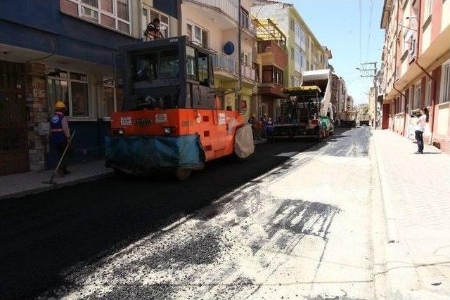 Kırmızıtoprak Mahallesinde 21 Sokak Asfaltlandı