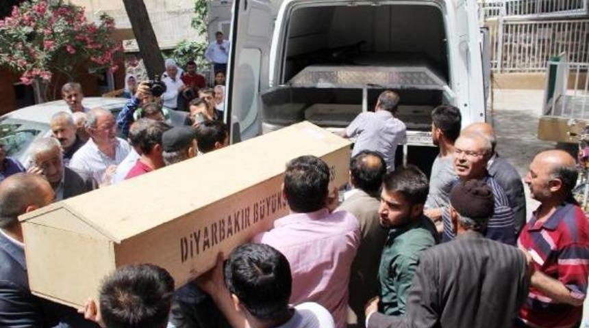 Kobani'de &Ouml;len 2 Ypg'linin Cenazesi Şanlıurfa'ya Getirildi