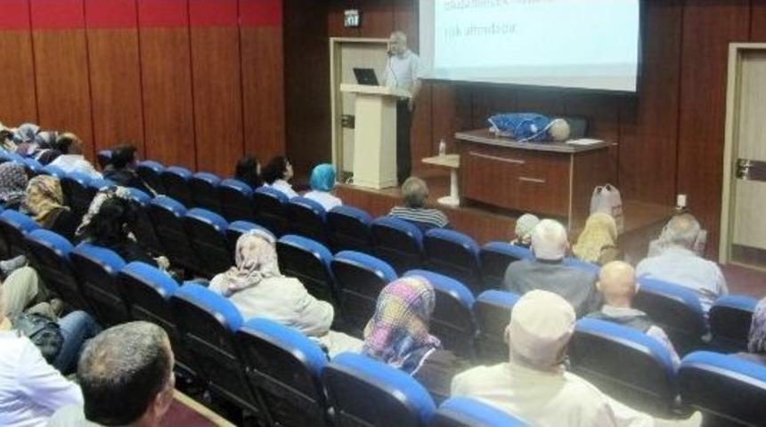 Devlet Hastanesinde Hastalara Diyabet İle İlgili Eğitim Verildi