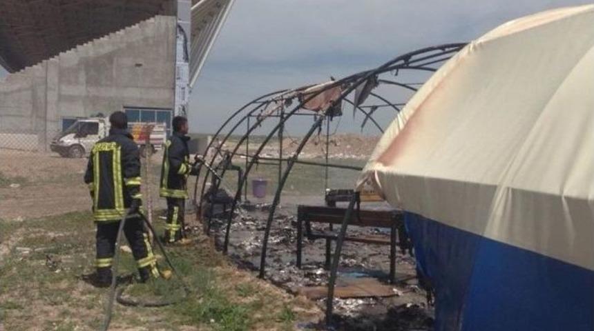 Sorgun Stadyum Şantiyesi &Ccedil;adırında Yangın