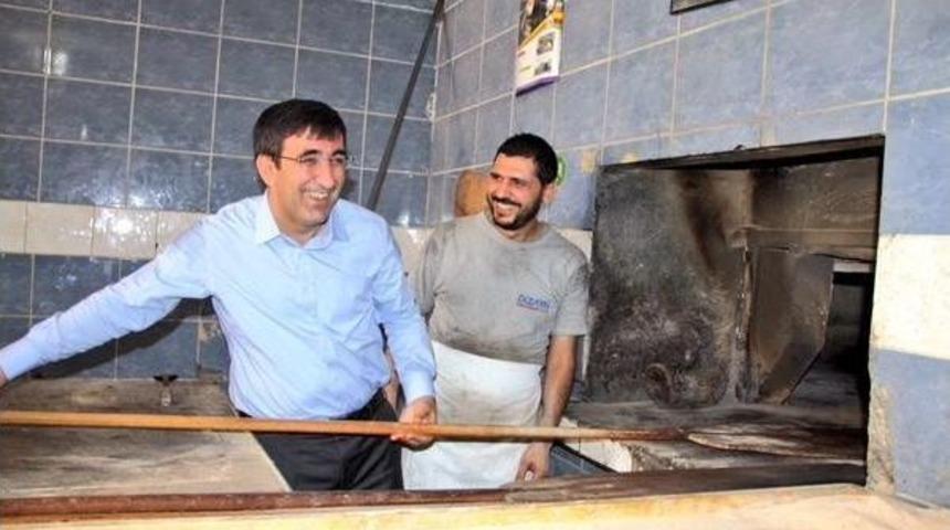 Bakan Yılmaz Ekmek Pişirdi
