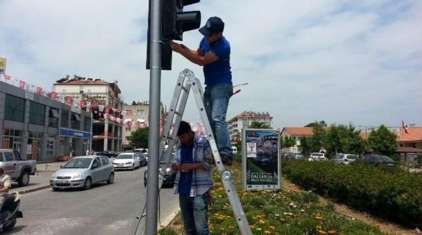 Ortaca&rsquo;da Trafik Işıkları Yenilendi