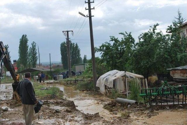 Şiddetli Yağış Hayatı Fel&ccedil; Etti 2